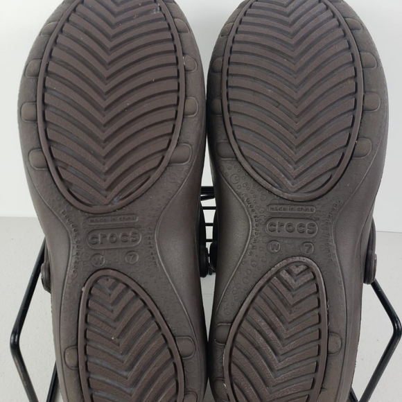 Crocs Woman's slip on mules brown Sz 7 - Picture 10 of 12